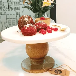 Tortero de Mármol en Pedestal de Madera